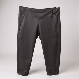 Mountain Hardwear Women’s Black Capri Leggings – Size M